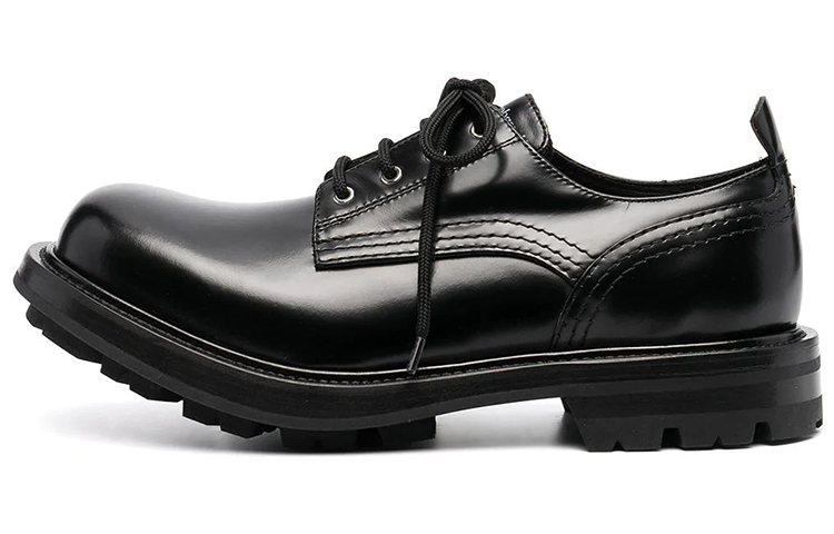 Alexander McQueen Интерьер Работник Эсандер МакКуин удобен и универсален мужской для отдыха мужской стиль черный