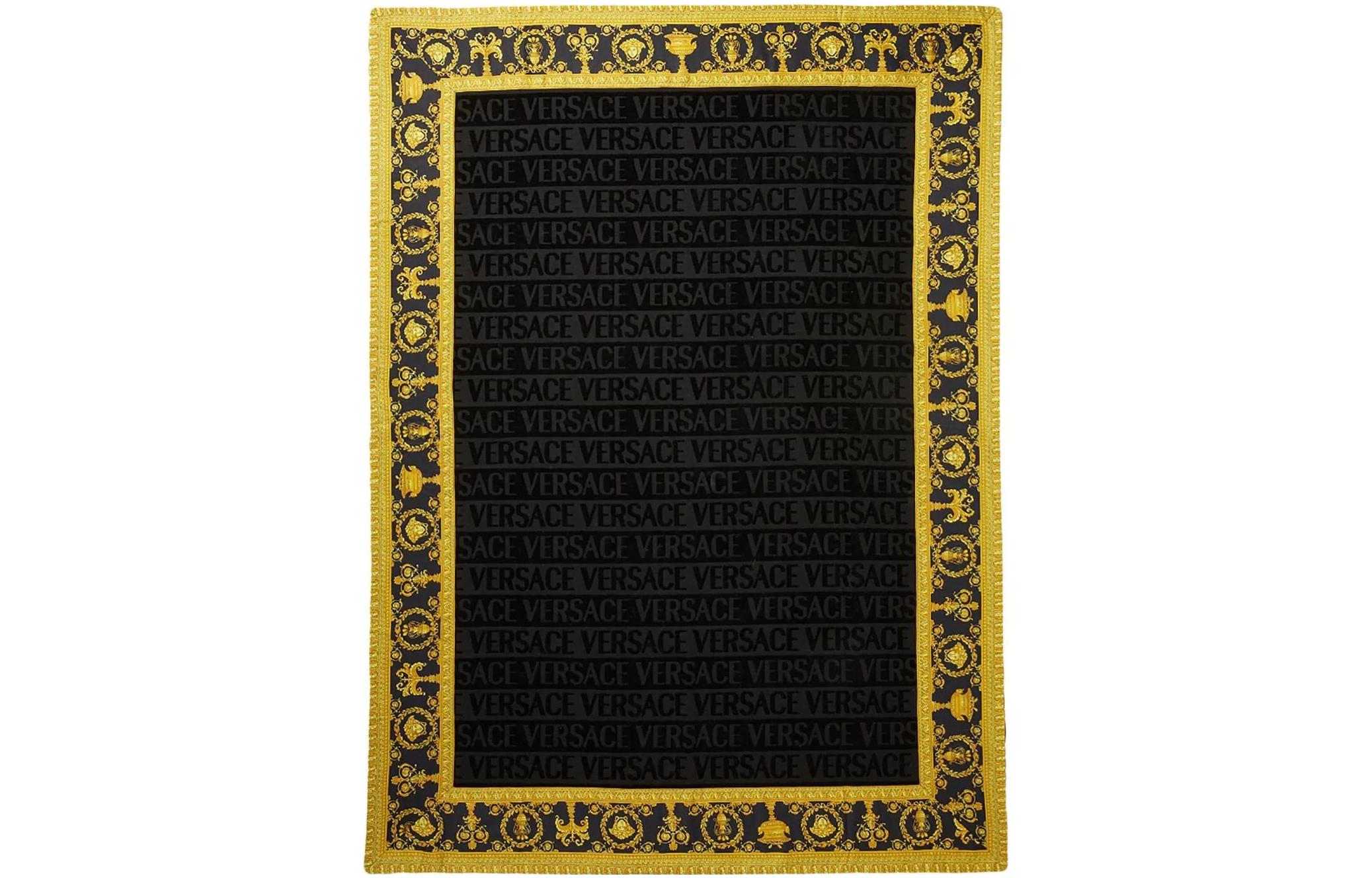 Спортивные товары Versace