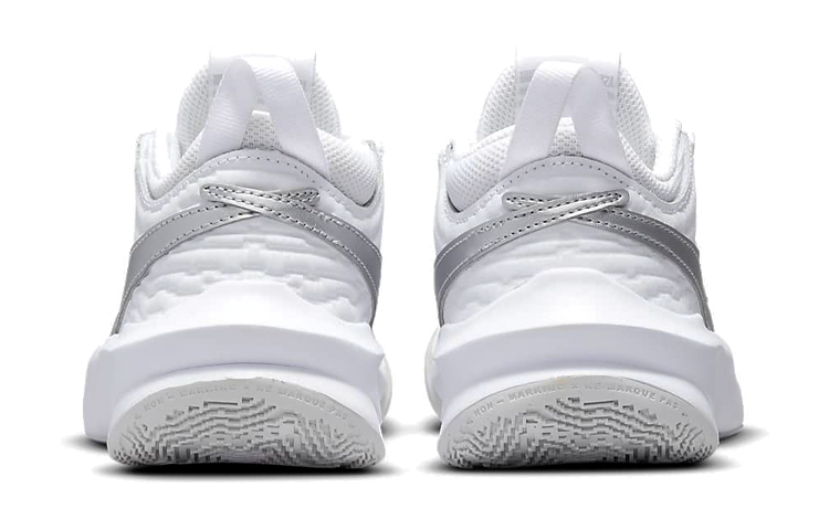 Nike Team Hustle D 10