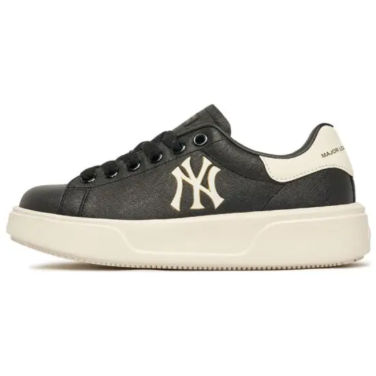 MLB Chunky Classic Yankees Anti Slip Wear Resistant Low Top Skateboard Shoes Unisex Black White