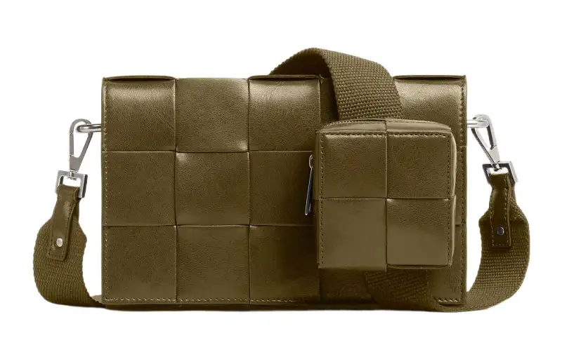 Bottega Veneta Medium Cassette With Versatile Strap Intreccio Mud