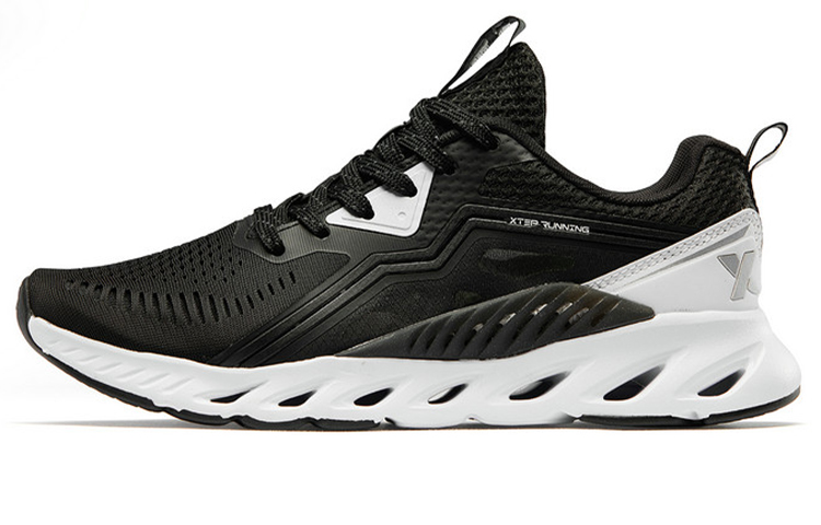 Xtep Hydrogen Wind Technology Lightweight Breathable Sports Shoes Black and White Women's Model