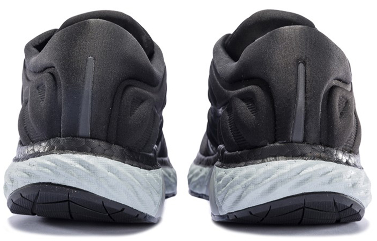 saucony Women’s Hurricane 22 ‘Blackout’