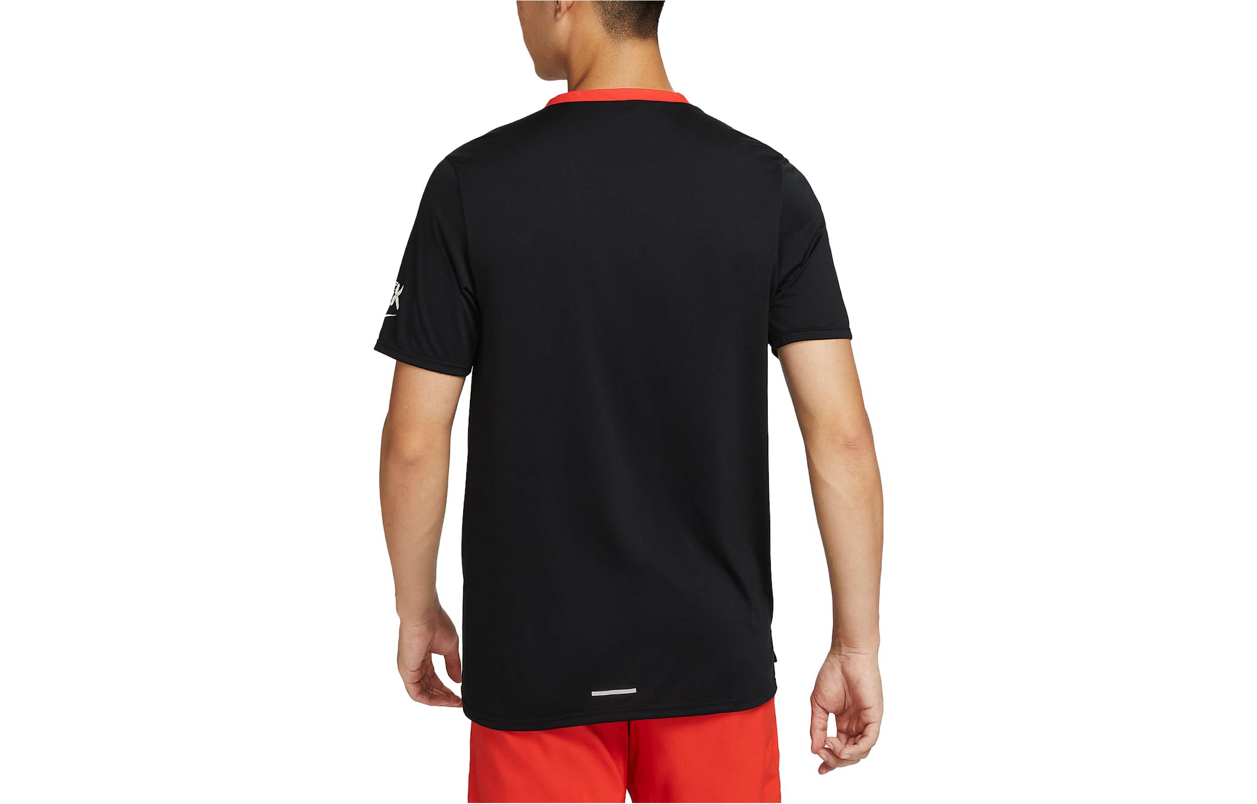Nike Running T Shirts Men’s Black Crew Neck Moderate Straight Fit