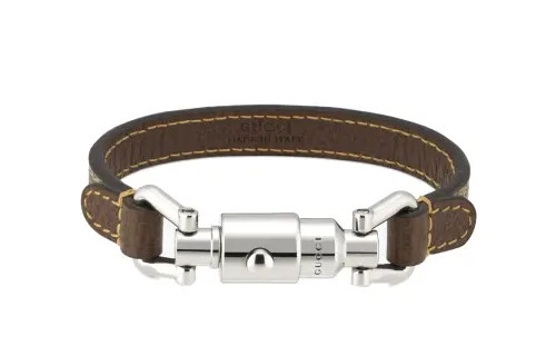 Piston-closure leather bracelet