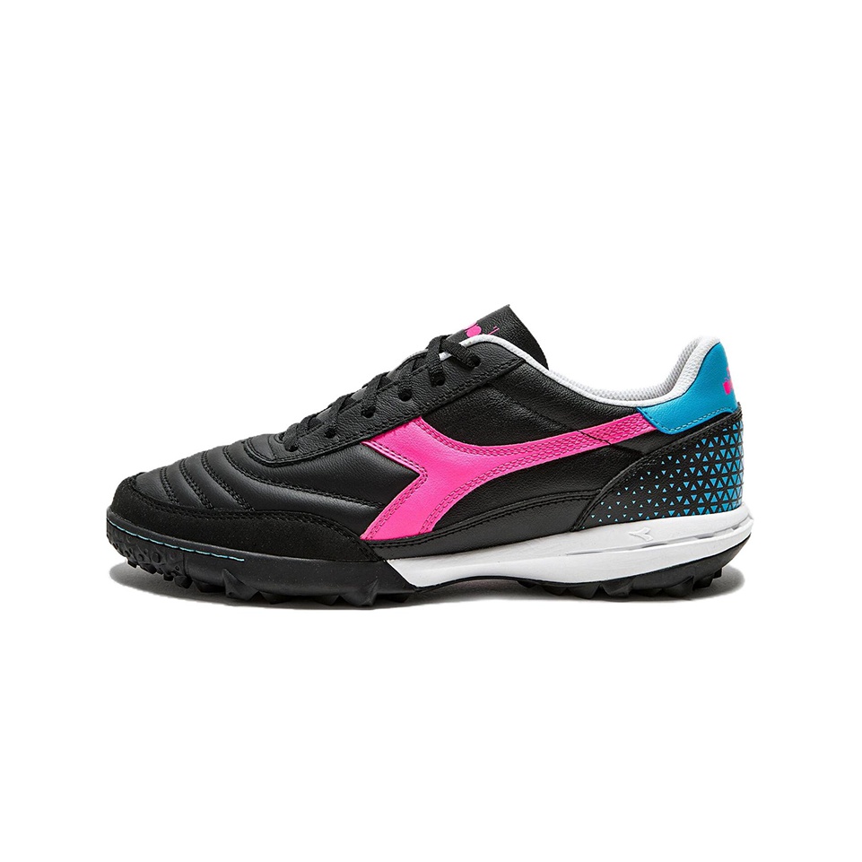 Футбольные бутсы diadora