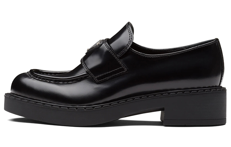 Туфли на среднем каблуке Prada