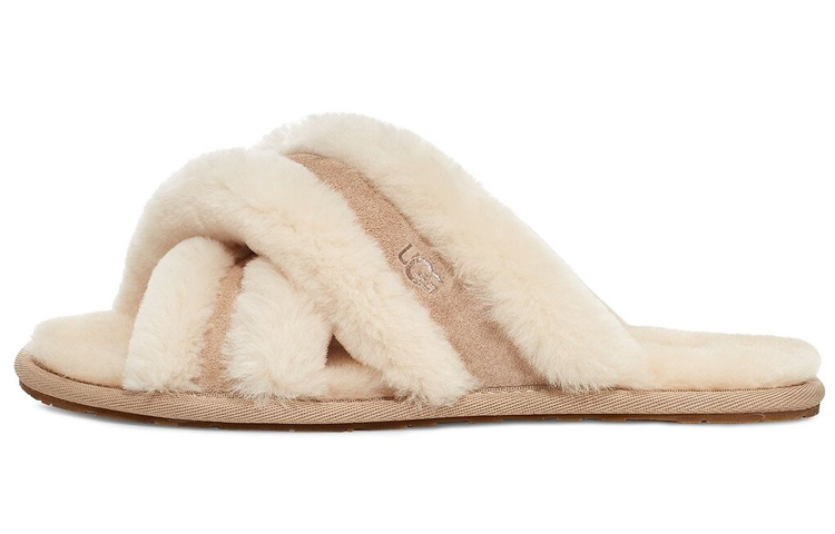 Шлёпки и тапки UGG