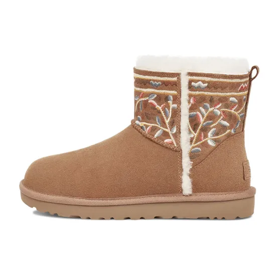 UGG Snow Boots Women's Chestnut