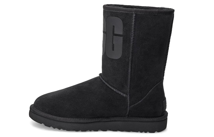 UGG CLASSIC SHORT Rubber Logo