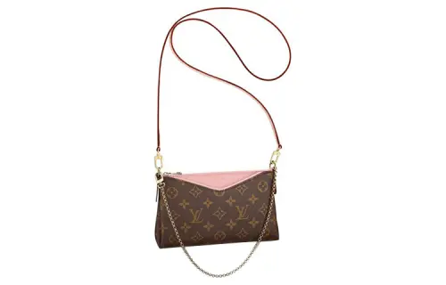 LOUIS VUITTON Shoulder Bags