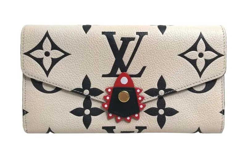 LOUIS VUITTON Crafty Sarah Wallet 16 Card Slot Cream