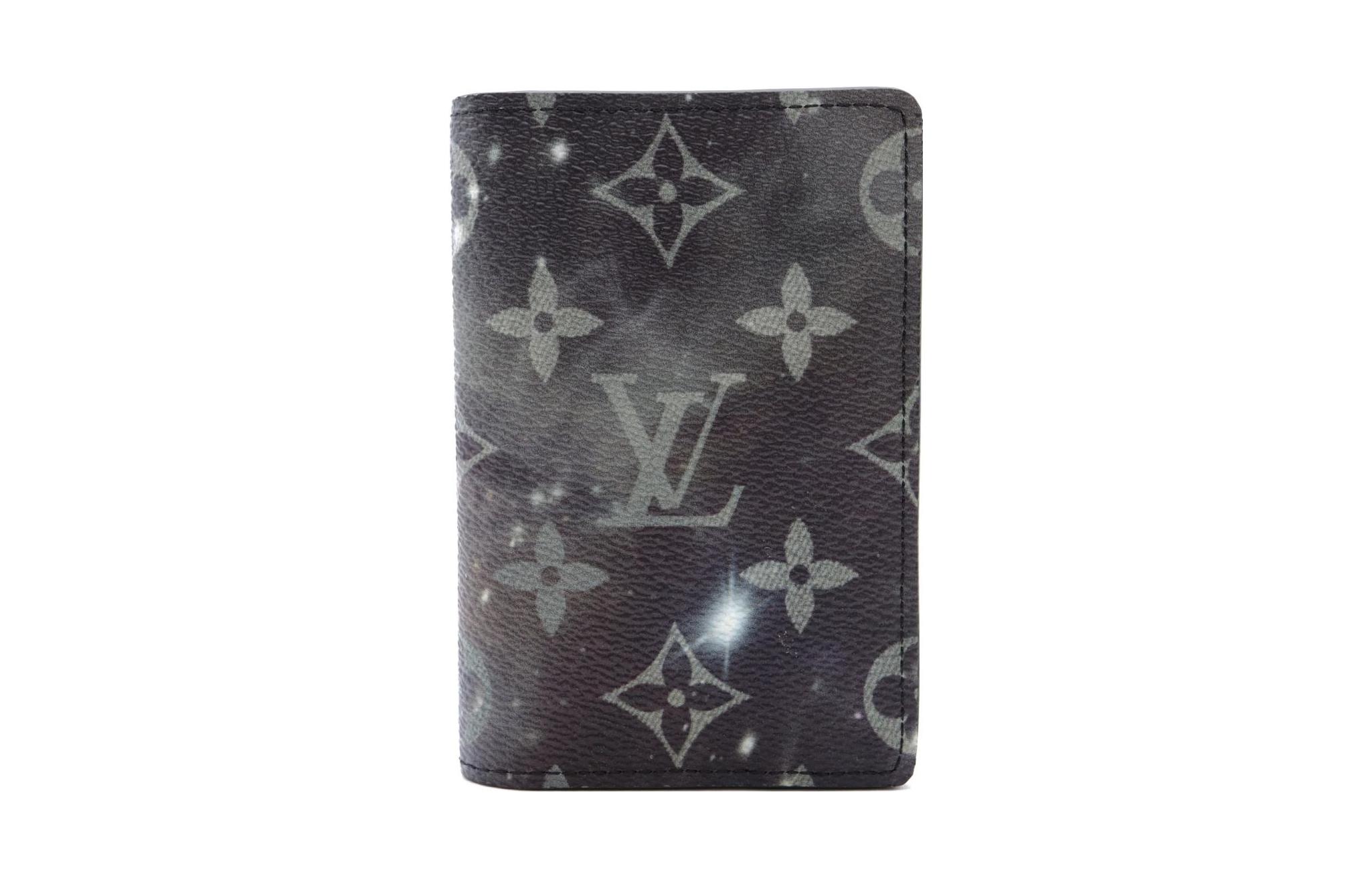 LOUIS VUITTON Short black wallet PVC for men and women, for beloved