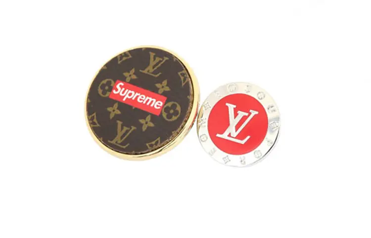 LOUIS VUITTON X LOUIS VUITTON City Badge Brooch Set