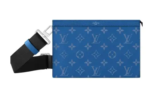 LOUIS VUITTON Gaston Wearable Wallet