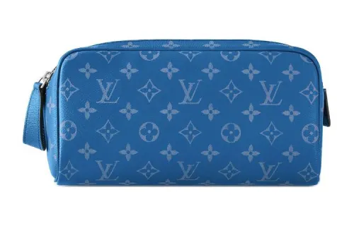 LOUIS VUITTON Dopp Kit