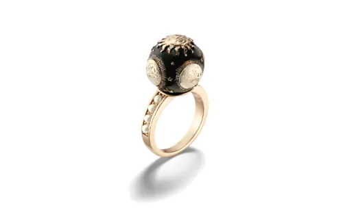 DIOR Metal, Resin, Pearl, Black Lacquer Rings Women's Gold/Black