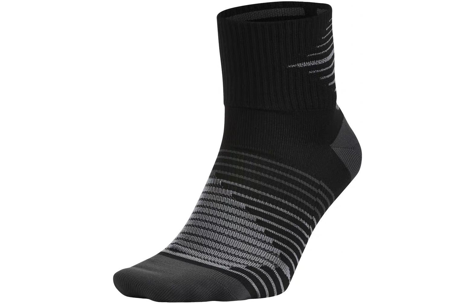 Nike DRI FIT LIGHTWEIGHT QUARTER Crew Socks Unisex 1 Pack Black/Neon Yellow/Neon Yellow