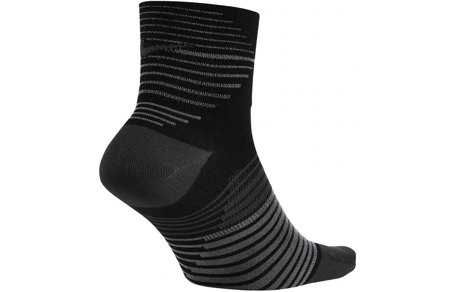 Nike DRI FIT LIGHTWEIGHT QUARTER Crew Socks Unisex 1 Pack Black/Neon Yellow/Neon Yellow