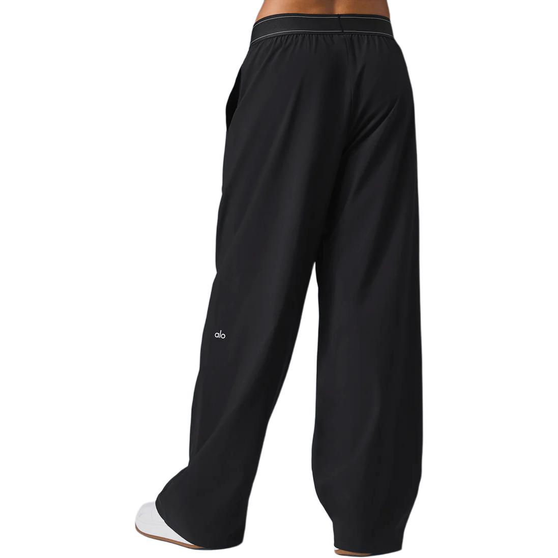 alo yoga SUIT UP TROUSER logo