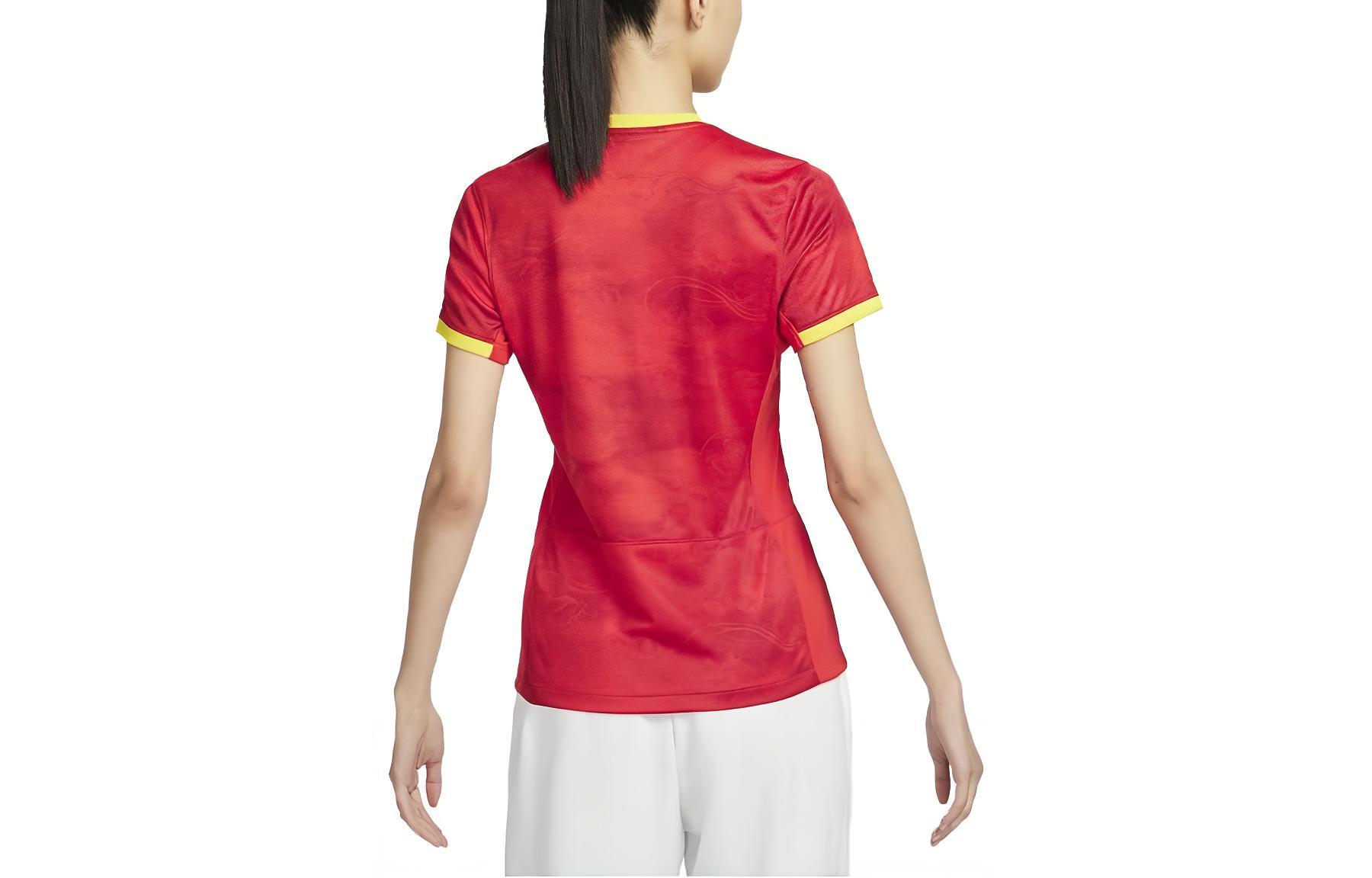 Nike Soccer Jerseys Women’s Gym Red Crew Neck Moderate
