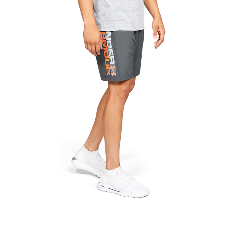 Under Armour Sports Shorts Men’s Gray Moderate