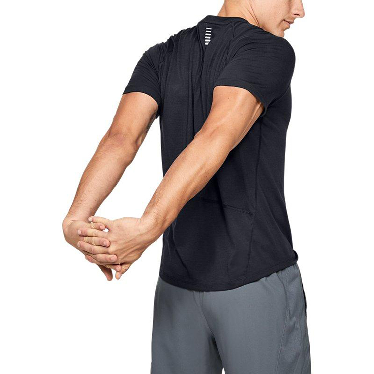 Мужская футболка Under Armour UA Swyft T (черная) — фото 5