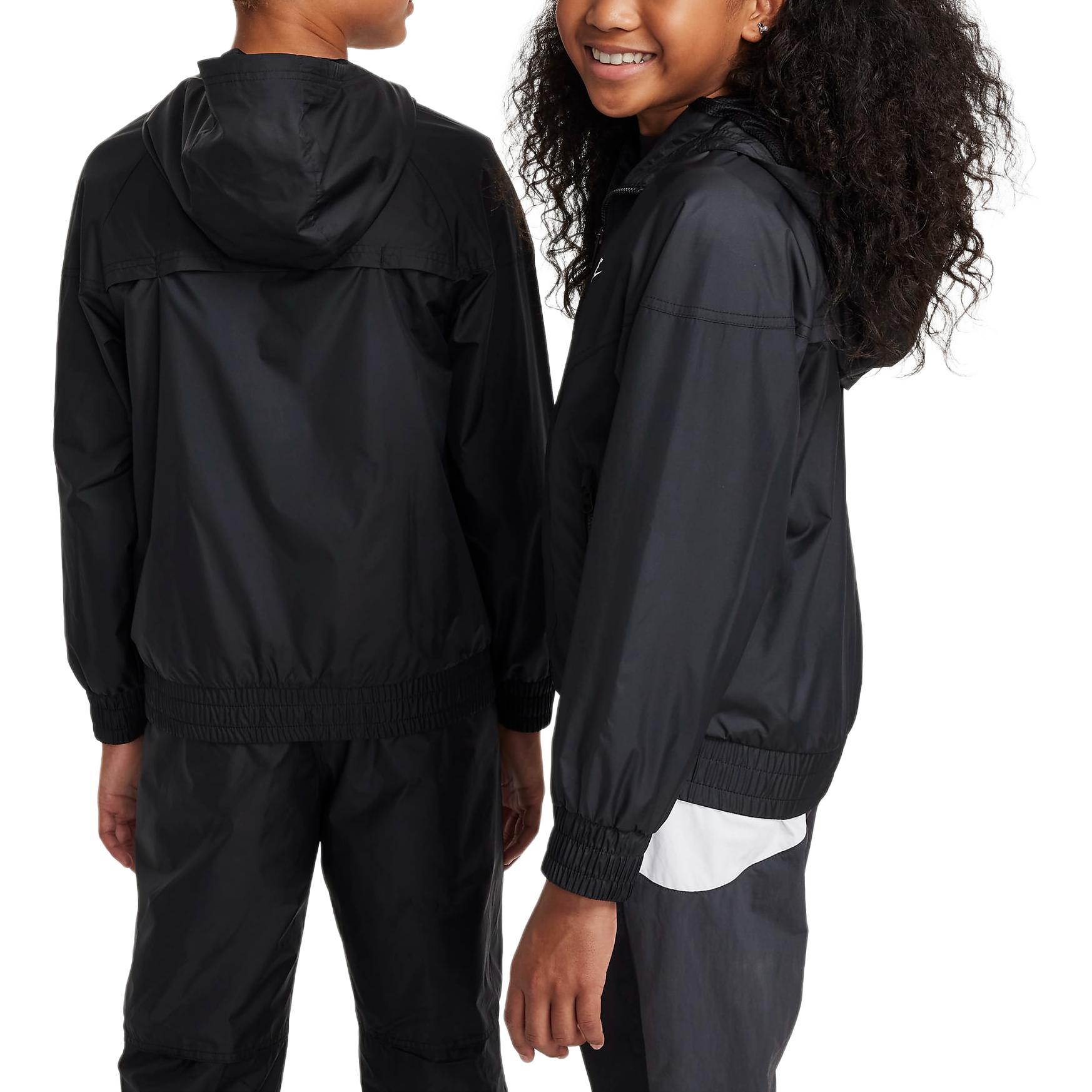 Куртка Nike Sportswear Windrunner (черно-белая) — фото 3