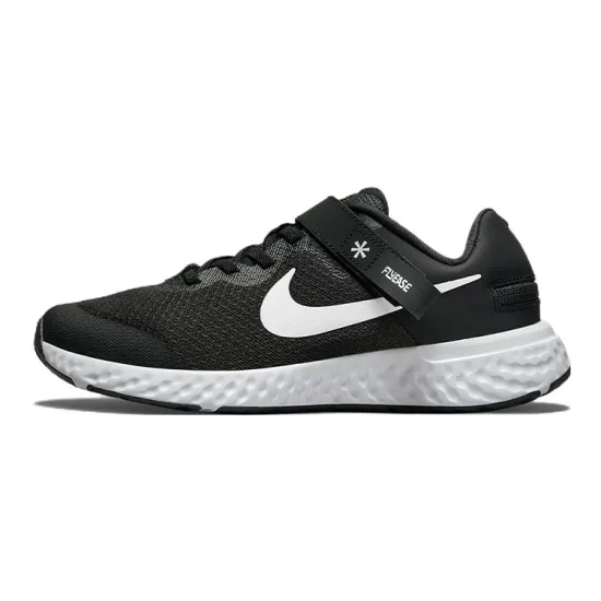 Nike Revolution 6 FlyEase 4E 'Black White' GS