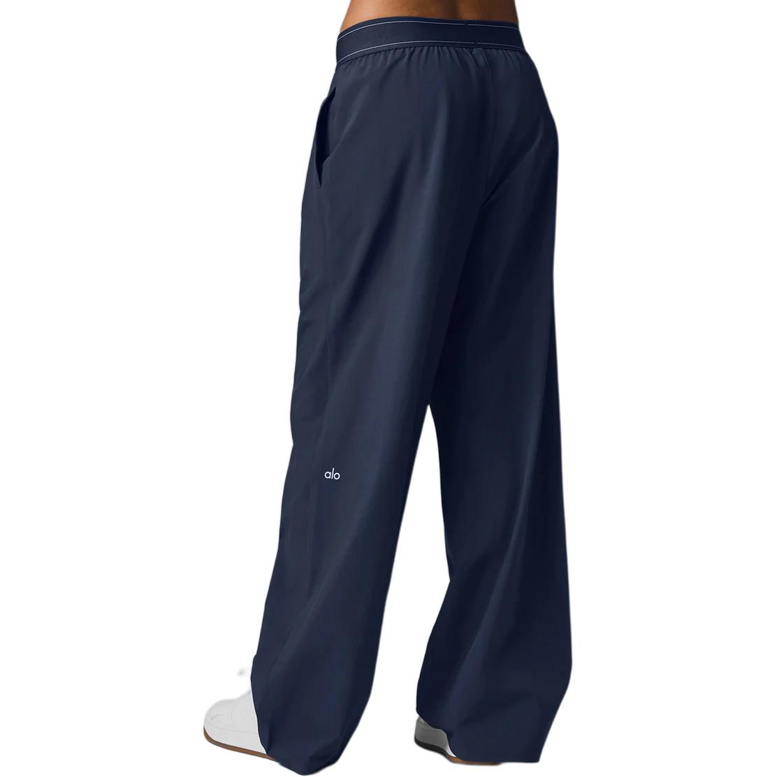 alo yoga SUIT UP TROUSER logo