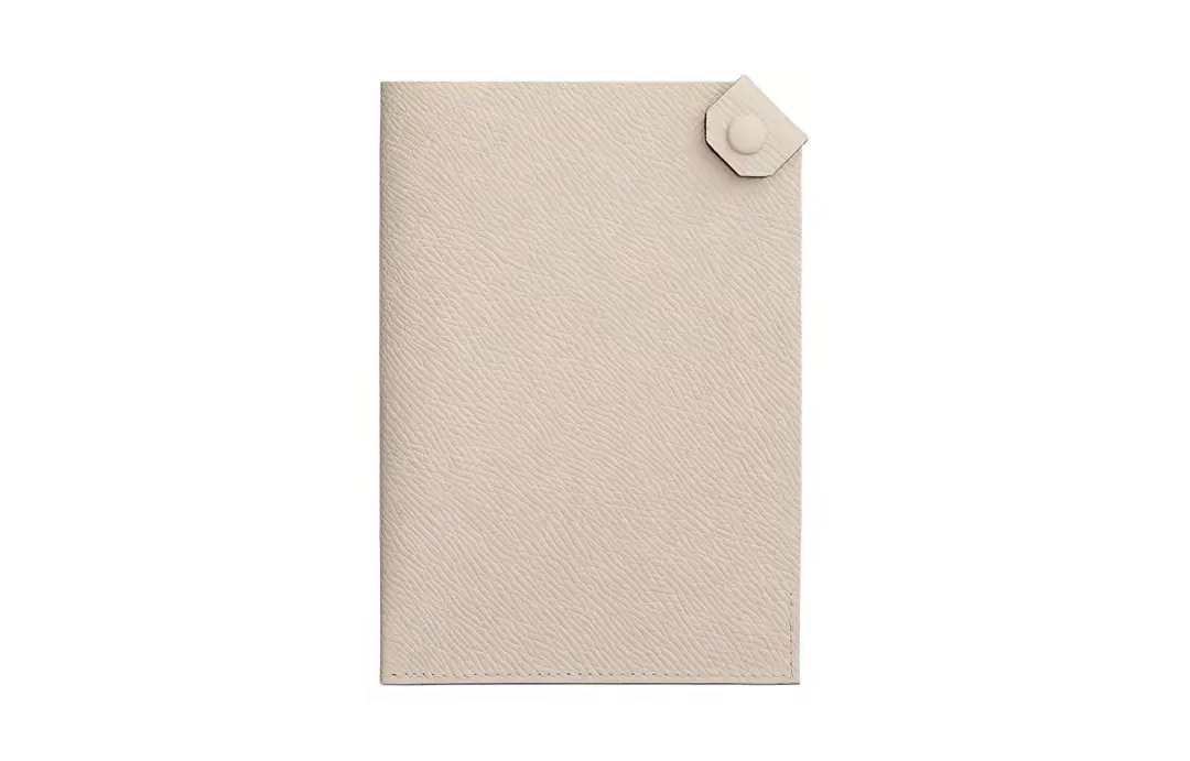 HERMES Tarmac Epsom Calfskin Passport Holder Small Women's 10 Craie Milkshake White