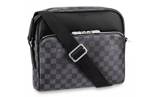LOUIS VUITTON Pre-Owned 2018 Dayton PM Shoulder Bag