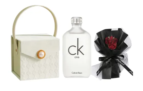 Calvin klein one eau de toilette long lasting floral and fruity edt black beauty gift box