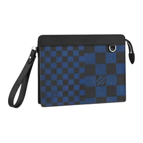 LOUIS VUITTON Clutches