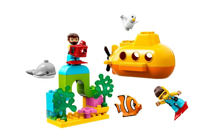 LEGO LEGO Submarine Adventure Plastic Building Blocks 0-300pcs LEGO10910