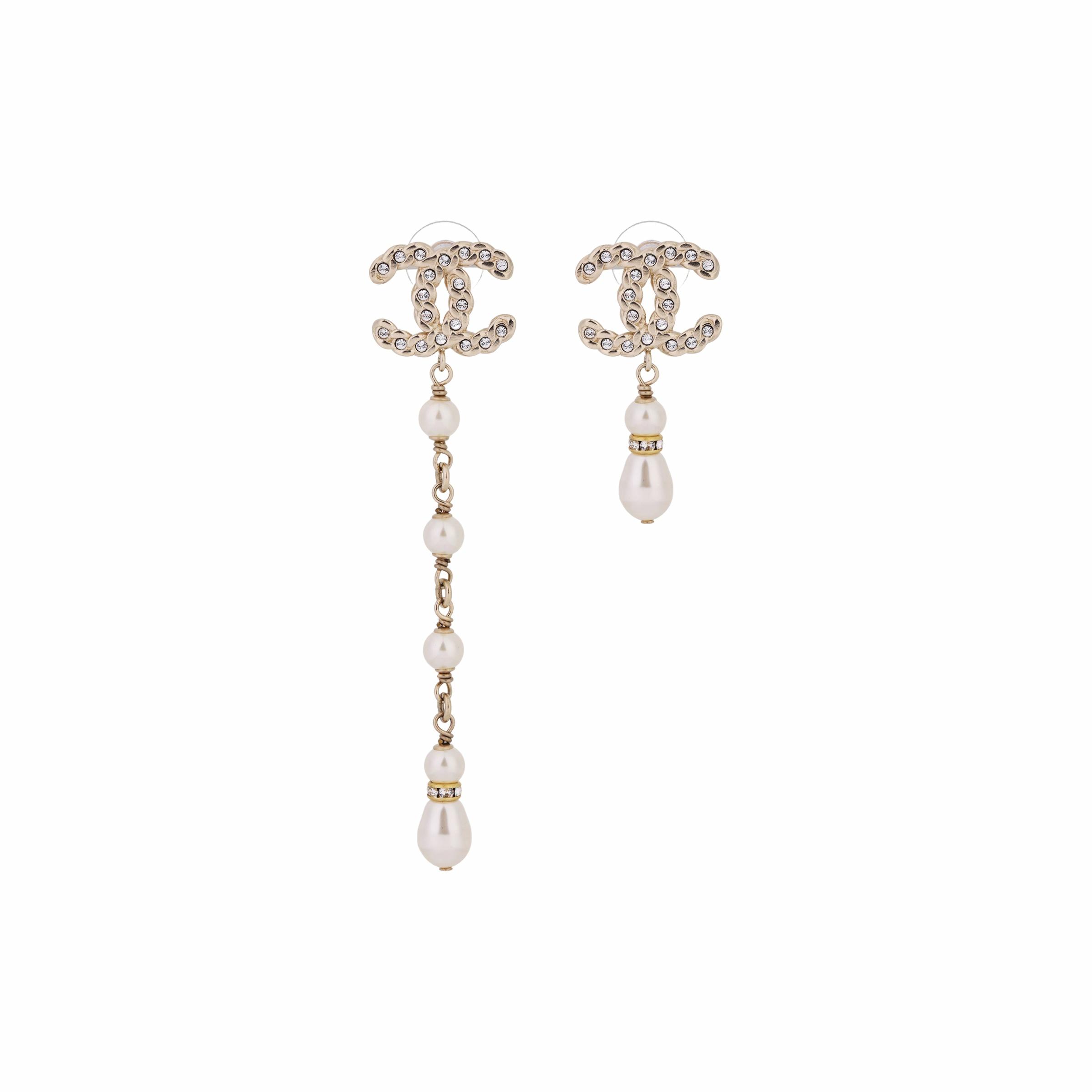 Женские серьги Chanel (белые)