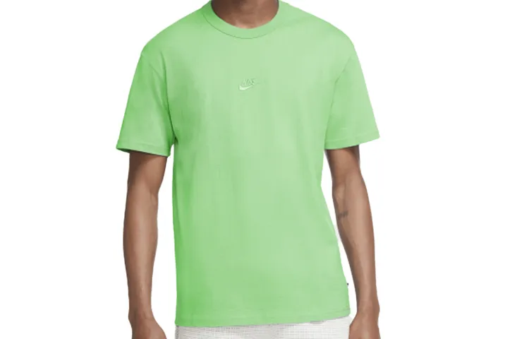 Nike T-Shirts Men's Green Crew Neck Moderate Straight Fit