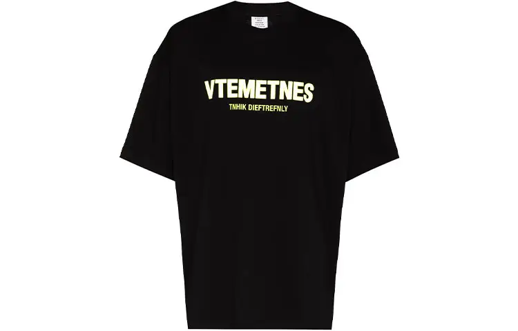 Vetements T Shirts Men's Black Crew Neck Moderate Straight Fit