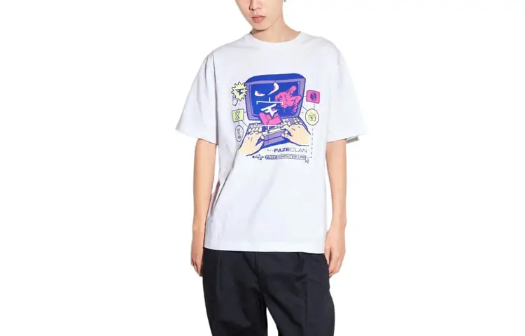 UNIQLO T Shirts Unisex White Crew Neck Moderate Straight Fit