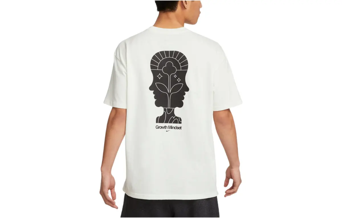 Nike Sportswear Sustainable M2Z Growth Mindset T shirt