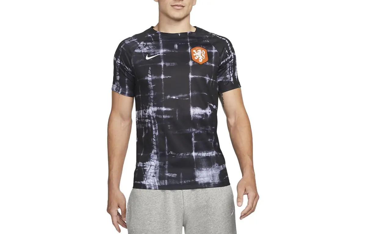 Nike T-Shirts Men's Black Crew Neck Moderate Straight Fit