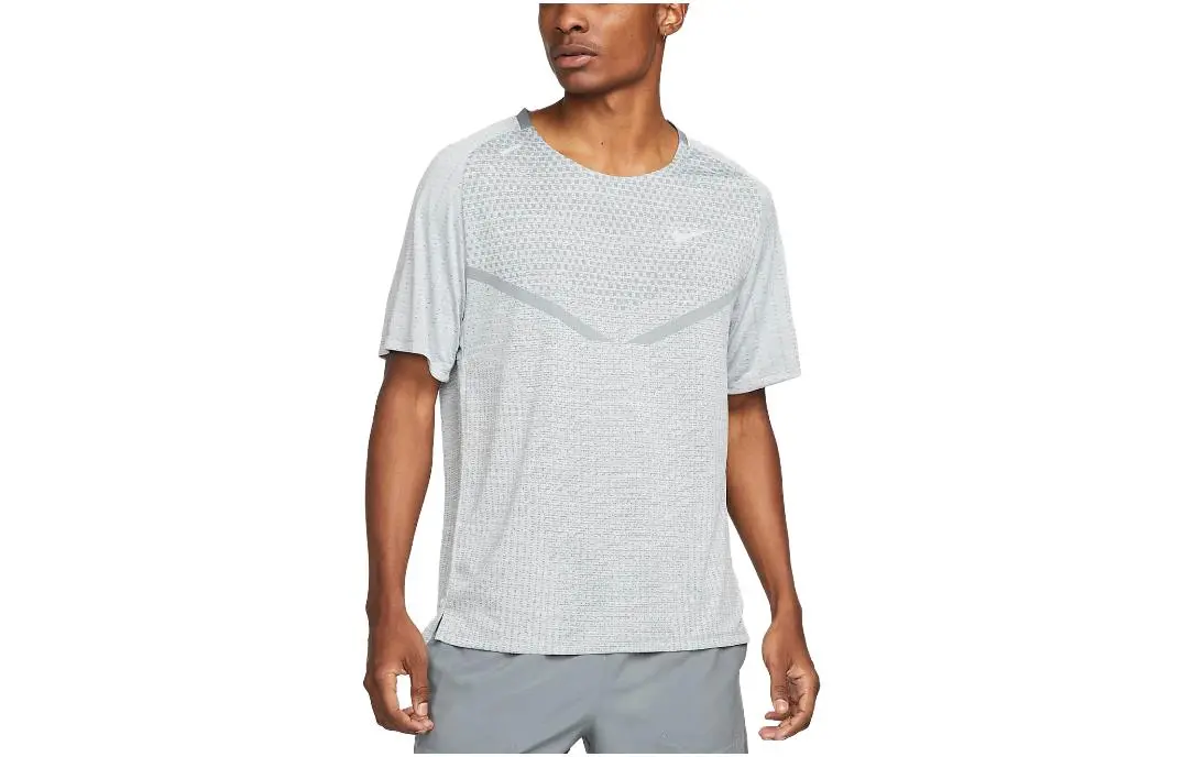 Nike T-Shirts Men's Silver Crew Neck Moderate Straight Fit
