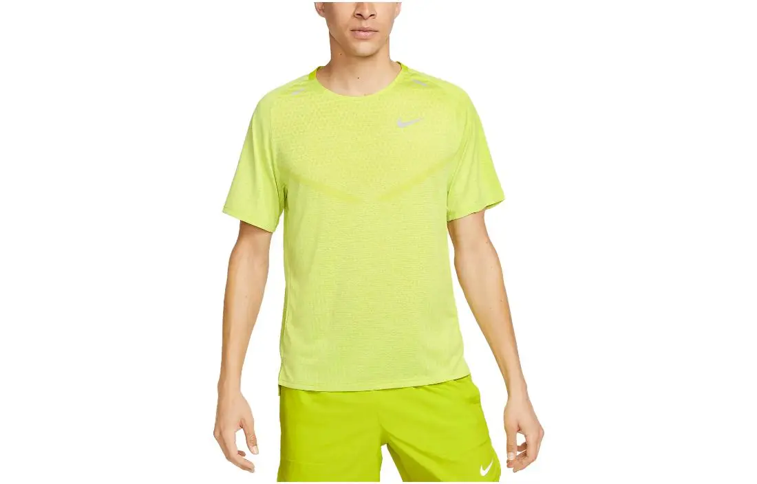 Nike T-Shirts Men's Yellow Crew Neck Moderate