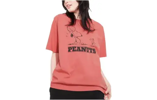 UNIQLO T Shirts Unisex Orange Yellow Crew Neck Moderate Straight Fit