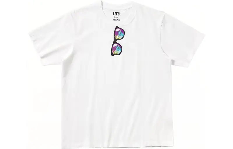 UNIQLO T Shirts Unisex White Crew Neck Moderate Straight Fit