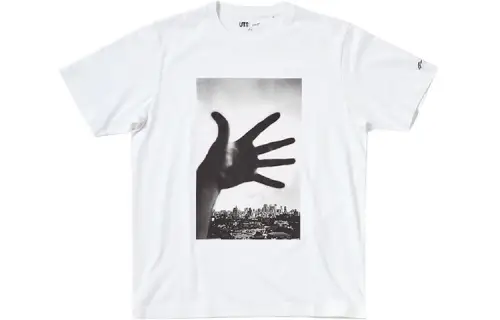 UNIQLO T Shirts Unisex White Crew Neck Moderate Straight Fit