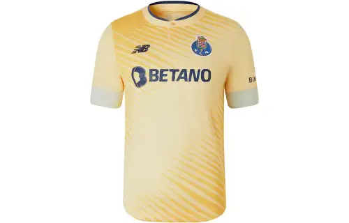 New Balance T Shirts Men's Yellow Crew Neck Moderate Straight Fit