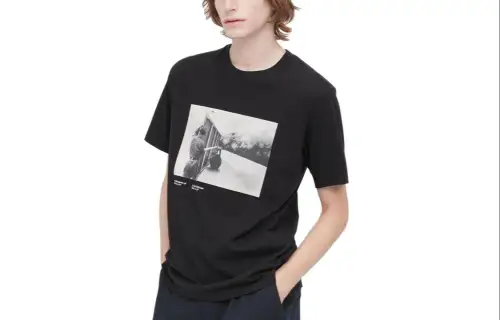 UNIQLO T Shirts Unisex Black Crew Neck Moderate Straight Fit
