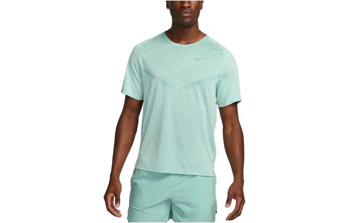 Nike T-Shirts Men's Emerald Crew Neck Moderate Straight Fit