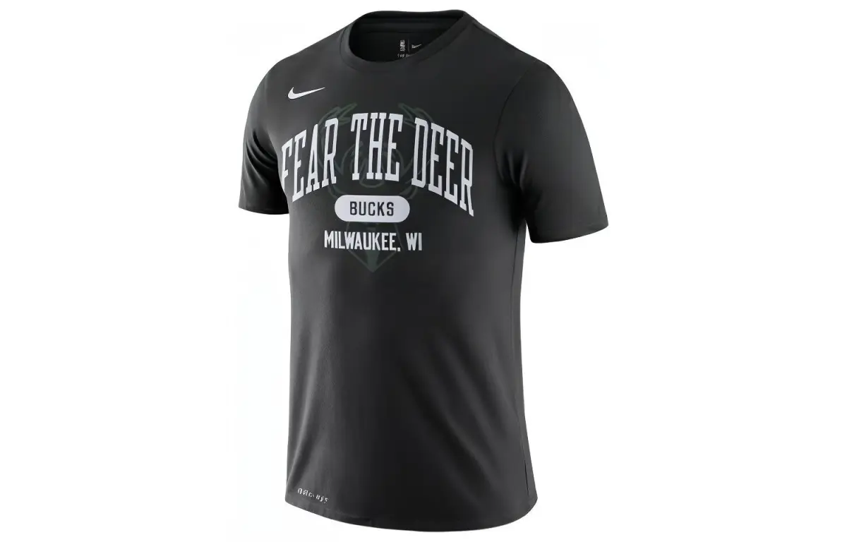 Nike T-Shirts Men's Stag Crew Neck Moderate Straight Fit
